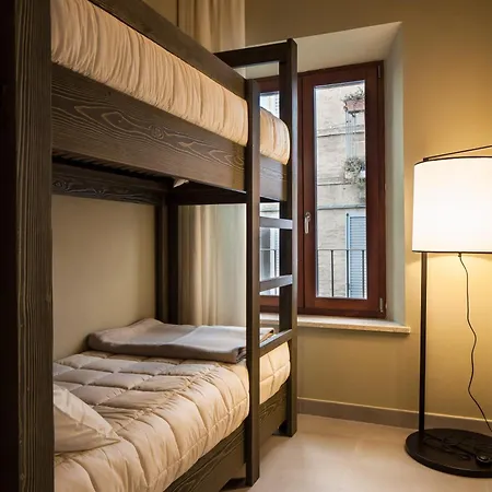 Penthouse In Siena's Heart With Elevator & Parking شقة *