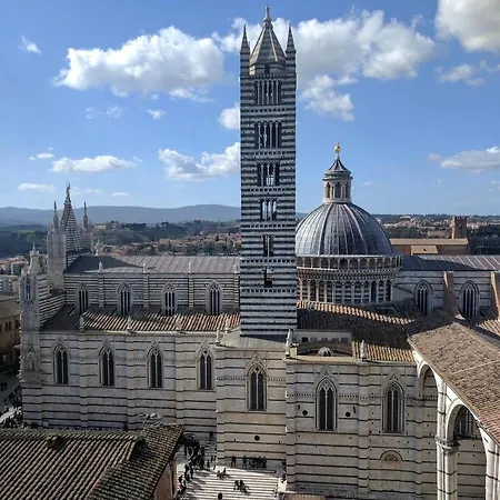 Penthouse In Siena's Heart With Elevator & Parking * Сиена
