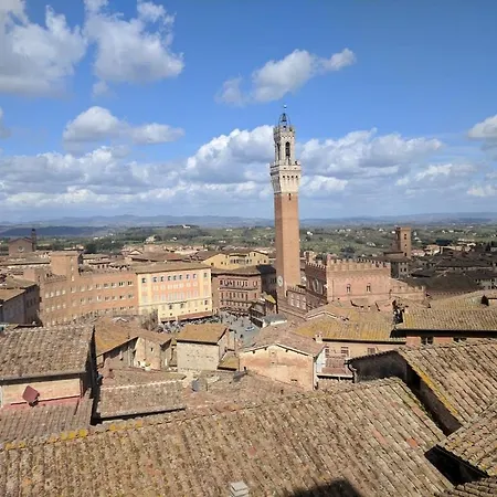 Penthouse In Siena's Heart With Elevator & Parking *