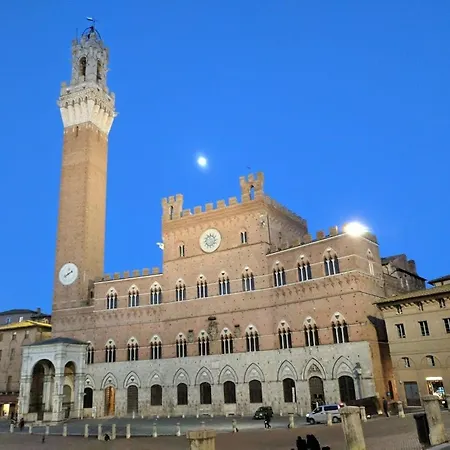 Penthouse In Siena's Heart With Elevator & Parking Siena