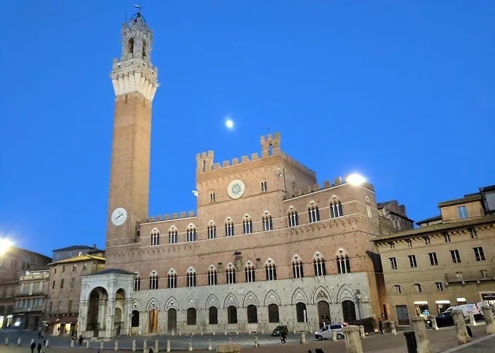Penthouse In Siena's Heart With Elevator & Parking Siena