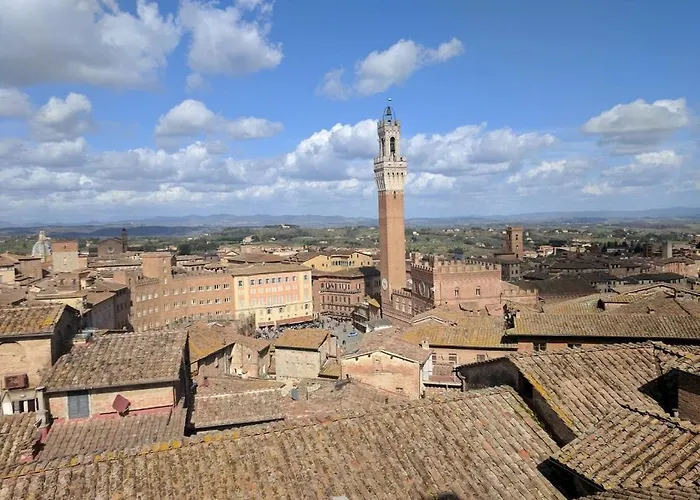 Penthouse In Siena's Heart With Elevator & Parking *